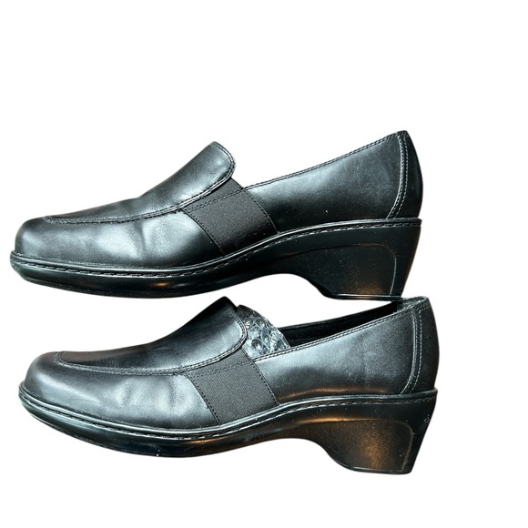 Women's Black “Clarks” Heeled Leather Loafers Sz 8 1/2 - Picture 8 of 10